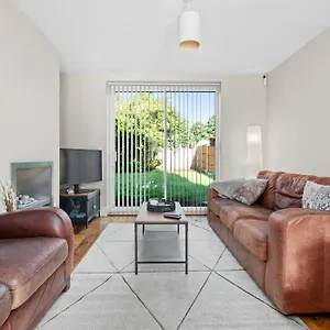Fantastic, Modern 3 Bedroom House Manchester